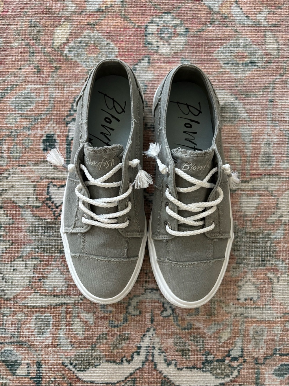 🍃🦋 Blowfish Malibu Canvas Distressed Slip On Sneakers - Picture 2 of 8